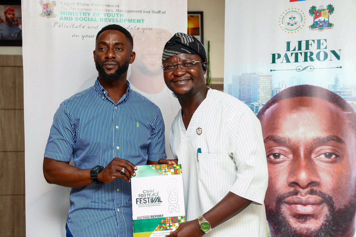 AOCNIG's tweet photo. Earlier Yesterday we had the Honor of presenting the Report of the Cook for peace Festival put together by the team to the Honorable Commissioner of youth &amp; social development Hon @bolajiogunlende &amp; the SSA on youth &amp; Mobilization Hon @alabiopeyemiola .
The Future is Now . https://t.co/2ymBjv8KdD