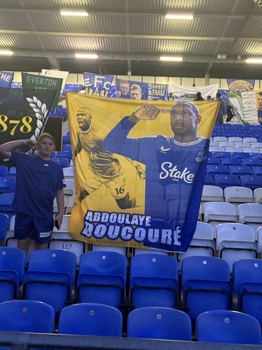 mcadamcraig's tweet photo. Loves the flags set up in the Park end by the 1878s @EITC https://t.co/Q0nAVVYeEr