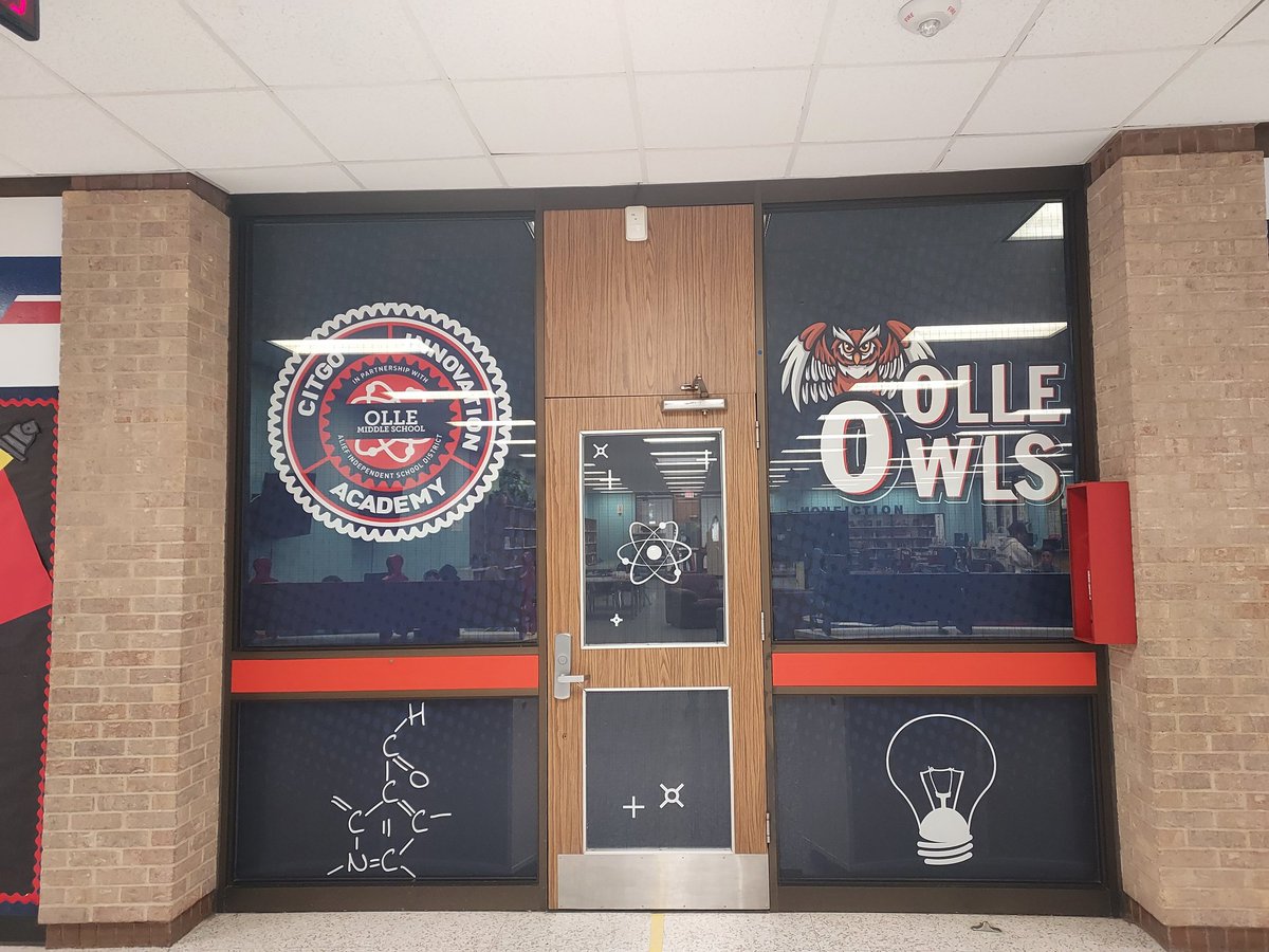 OlleLibrary's tweet photo. Our new @OlleLibrary window designs.  We are so excited to promote CITGO INOVATION ACADEMY @OlleMightyOwls.  #STEMEducation #STEMLibrary #Transformation @Alief_Libraries https://t.co/IK09ROnEv1
