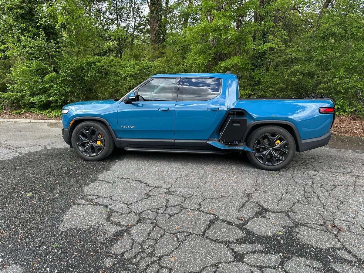 This #Rivian R1T just had our RMaxx Gear Tunnel Sled &amp; Chest kit installed at #EVSportline Atlanta - love the color and now the tunnel!  <a href="/Rivian/">Rivian</a>