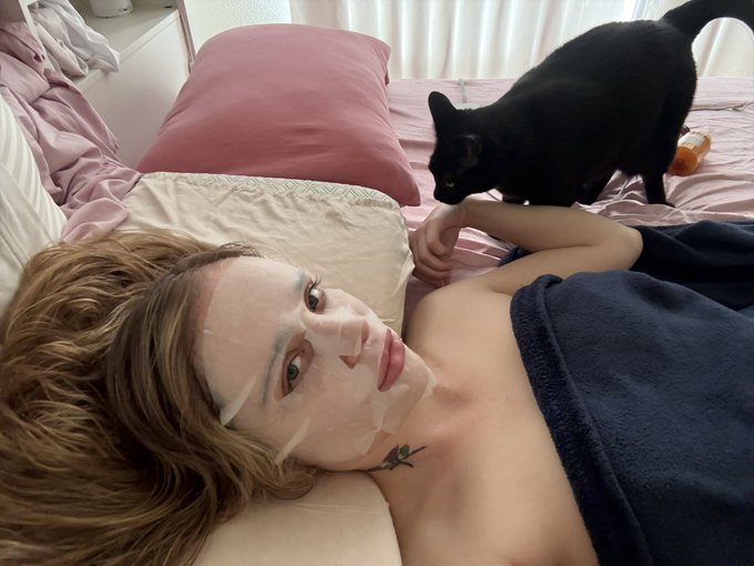 Watch Aliya Brynn's leaked NSFW photo on TwXstars