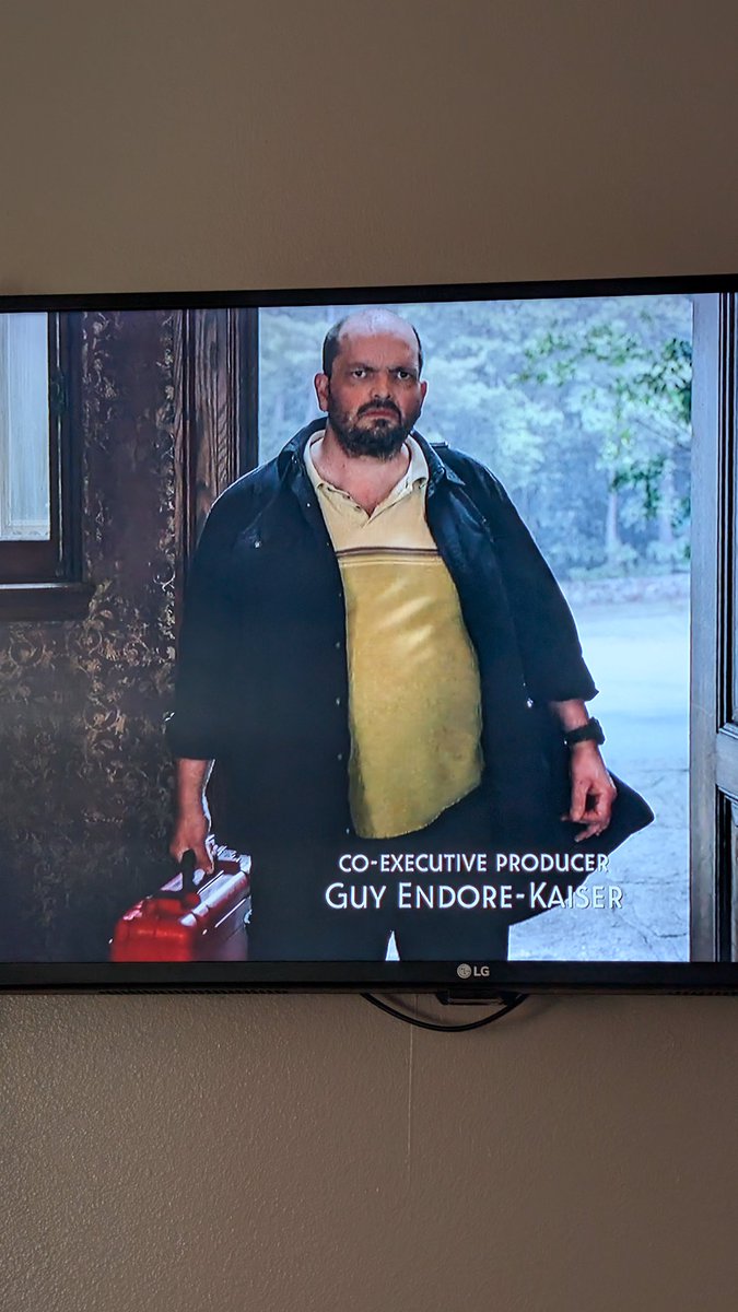 tyedyecabbit's tweet image. Just sitting at home watching ghosts when I see someone I recognize and I do the Leonardo DiCaprio whistling meme....... That's freaking @actorpeternew..... Hahahaha that's so awesome. Just wanted to share this