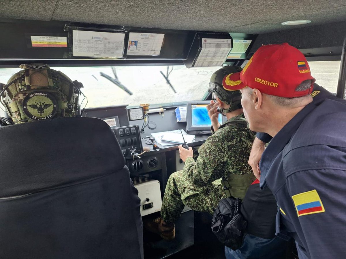 FNO_ArmadaCol's tweet photo. 🔧⚓ En Arauca: La @ArmadaColombia, a través del Centro de Evaluación y Certificación de la Flota (CECEF), inspeccionó y certificó las HOVERCRAFT del #BFLIM52. Estas acciones fortalecen la capacidad operativa de la y garantizan el alistamiento de nuestras unidades fluviales. 💪🌊 https://t.co/5SbFWjbgW8