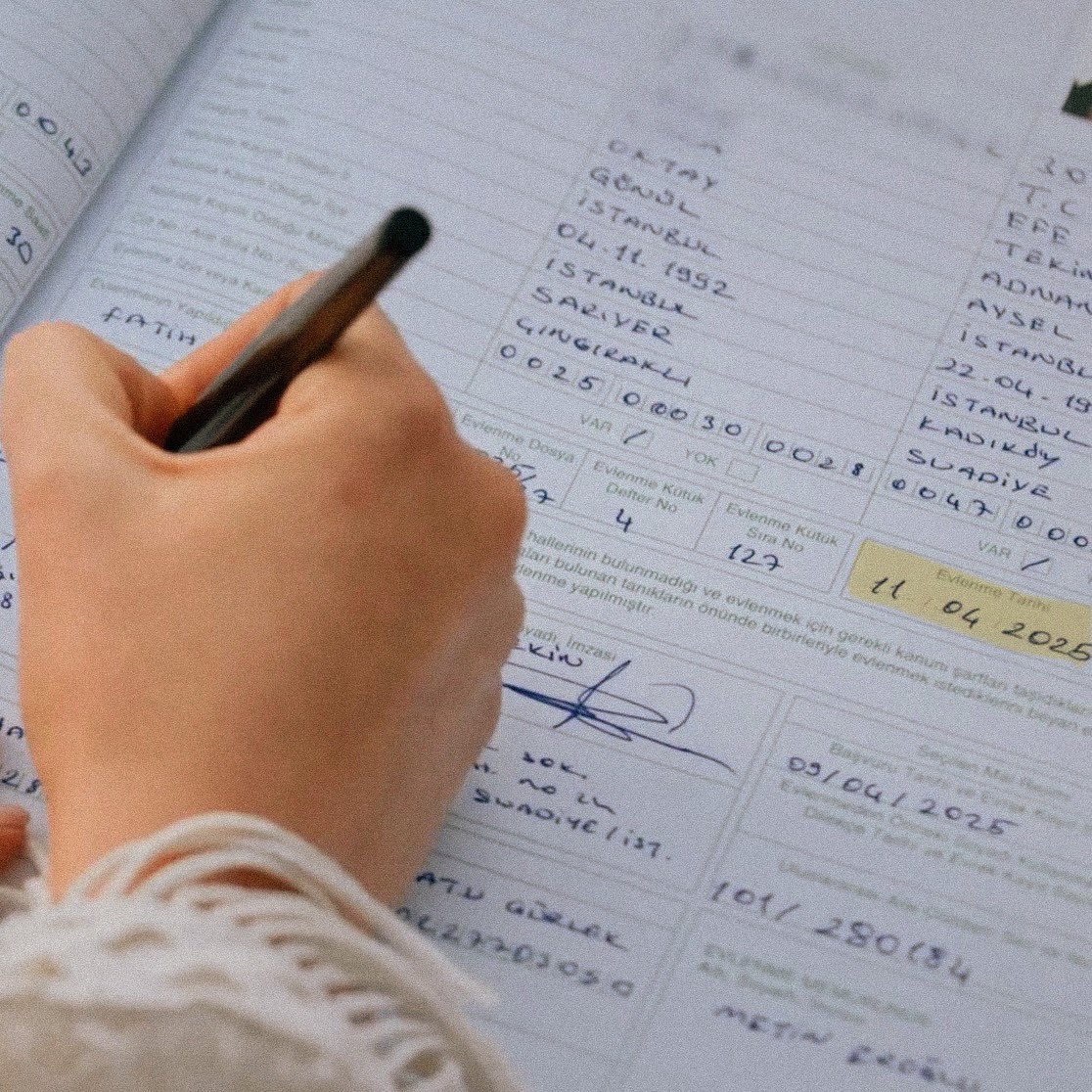 it’s 11.04.2025 so efley are now officially married in present too 🥹💌 #efley