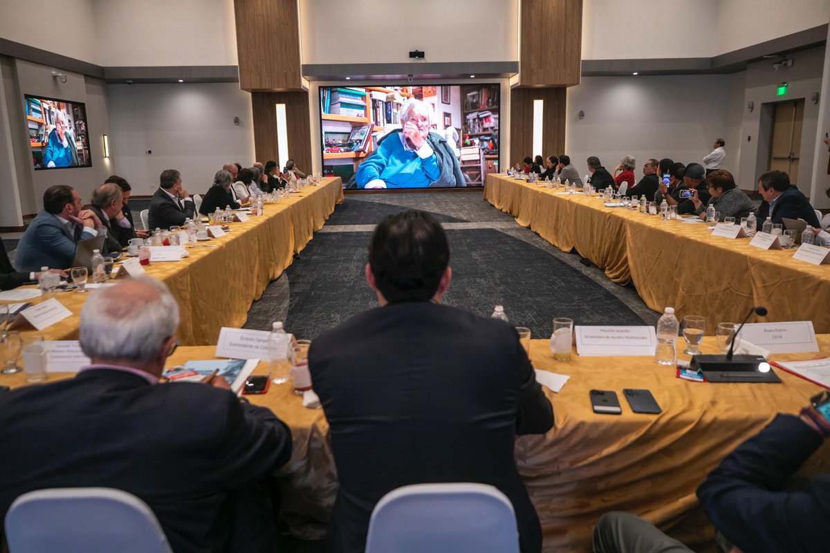 Minotahn's tweet photo. 📌 Funcionarios del gobierno de Honduras participaron en el Foro Internacional Integración y Solidaridad: Desafíos y Oportunidades de la #CELAC frente a un Mundo en Transformación, una iniciativa impulsada por el expresidente Pepe Mujica.
El evento, organizado por #CAF, #CEFIR, #ALADI, #OEI y #OLADE, reafirma el compromiso regional con la unidad, la resiliencia y la construcción de una América Latina más justa y solidaria ante los retos globales.