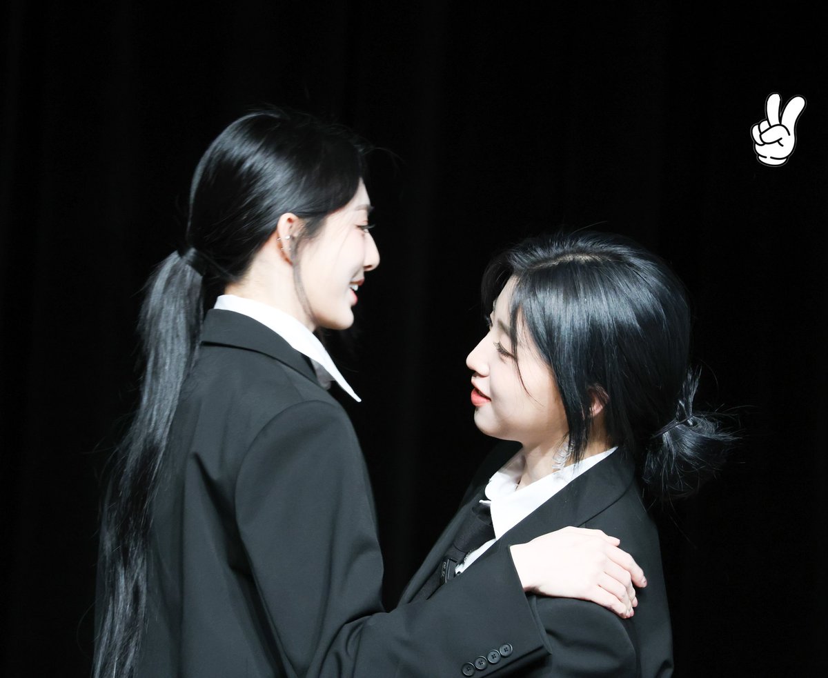 triplesbburing's tweet photo. 20250411 위드뮤 팬싸인회
🥰💕
#tripleS #트리플에스 #トリプルS
#トリプルエス #トエス
#SoHyun #박소현 #소현 #ソヒョン
#신위 #Xinyu #周心语
#소신즈
#soxinz https://t.co/F0y74dbdTM