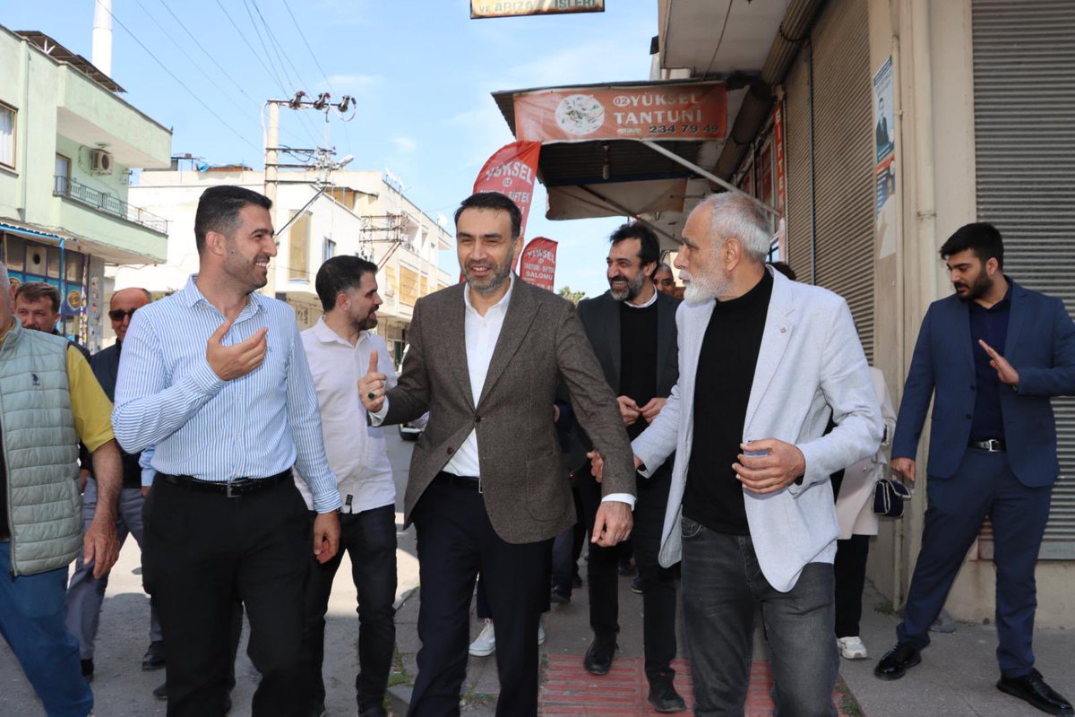 AdemAldemir33's tweet photo. 📍Hal Mahallesi

İl Yönetim Kurulu Üyelerimiz, Akdeniz İlçe Başkanımız Sayın Mehmet Ali Can ve Akdeniz İlçe Teşkilatımızla birlikte Hal Mahalle Başkanımız Sayın Eyüp Genç’i iş yerinde ziyaret ettik.

Mahalle Başkanımızın, teşkilatımız bünyesinde gösterdiği özverili çalışmalarından dolayı kendisine teşekkür ettik.

Başta Mehmet Ali Can Başkanımız olmak üzere Anakademesiyle, Kadınıyla, Genciyle tüm Akdeniz İlçe Teşkilatımıza gayretleri ve samimi çalışmaları için teşekkür ediyor, başarılarının devamını diliyorum.

Birlik ve beraberlik içinde Akdeniz için çalışmaya devam edeceğiz.

#AKParti
#Mersin 
#Akdeniz 
#BizBüyükBirAileyiz
#BirlikteGüçlüyüz