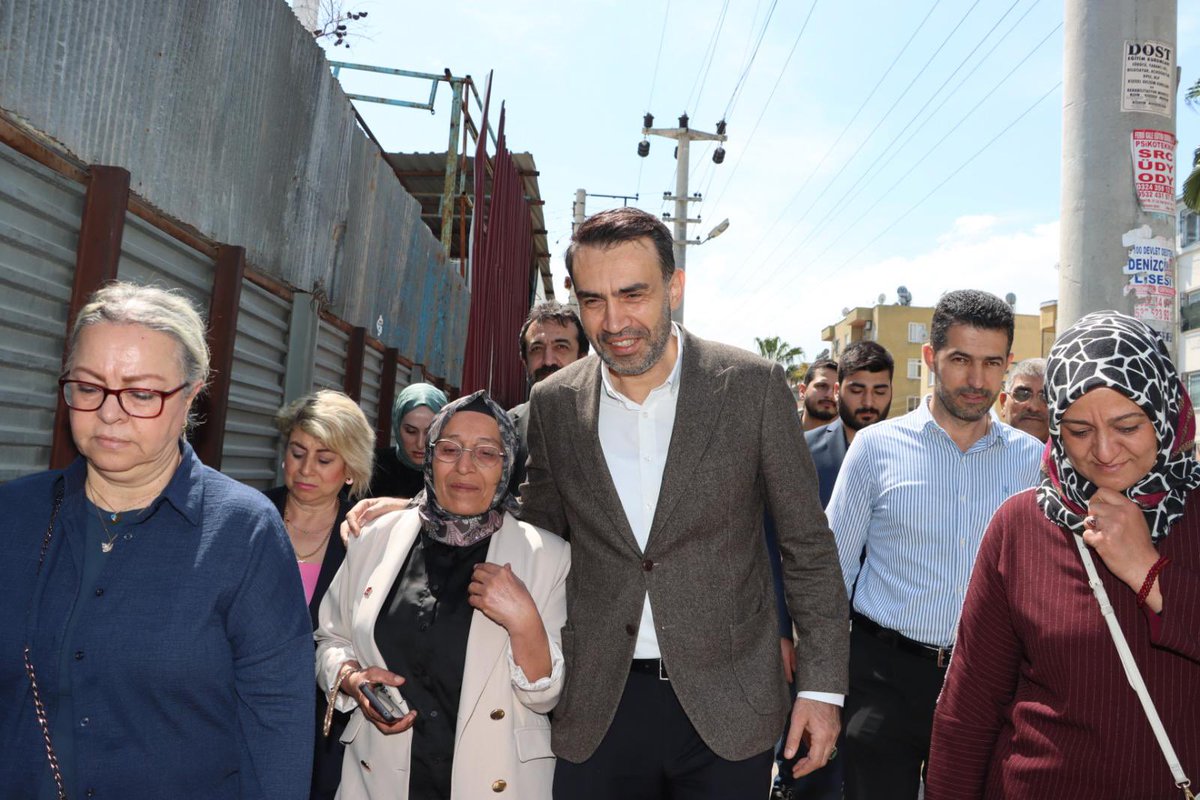 AdemAldemir33's tweet photo. 📍Hal Mahallesi

İl Yönetim Kurulu Üyelerimiz, Akdeniz İlçe Başkanımız Sayın Mehmet Ali Can ve Akdeniz İlçe Teşkilatımızla birlikte Hal Mahalle Başkanımız Sayın Eyüp Genç’i iş yerinde ziyaret ettik.

Mahalle Başkanımızın, teşkilatımız bünyesinde gösterdiği özverili çalışmalarından dolayı kendisine teşekkür ettik.

Başta Mehmet Ali Can Başkanımız olmak üzere Anakademesiyle, Kadınıyla, Genciyle tüm Akdeniz İlçe Teşkilatımıza gayretleri ve samimi çalışmaları için teşekkür ediyor, başarılarının devamını diliyorum.

Birlik ve beraberlik içinde Akdeniz için çalışmaya devam edeceğiz.

#AKParti
#Mersin 
#Akdeniz 
#BizBüyükBirAileyiz
#BirlikteGüçlüyüz