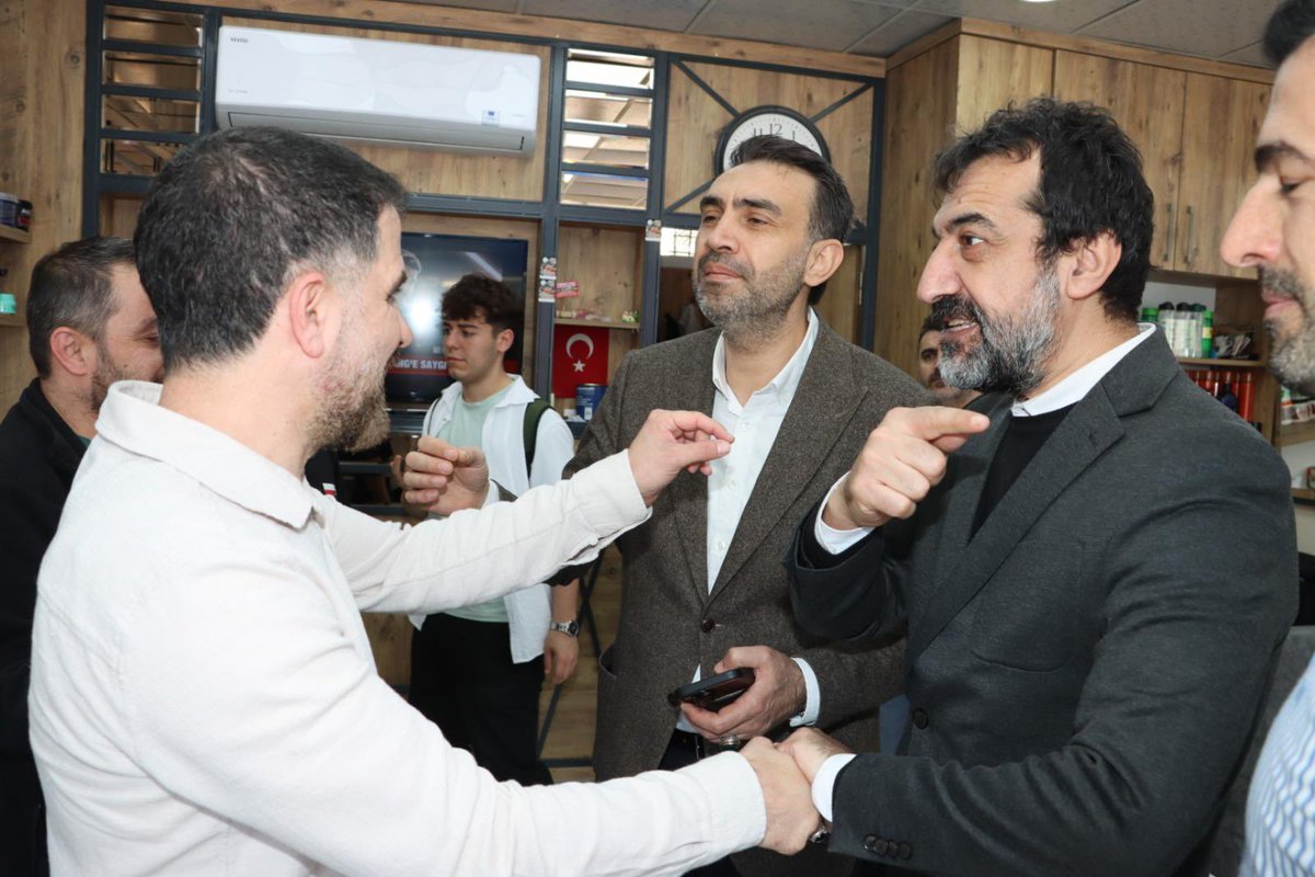 AdemAldemir33's tweet photo. 📍Hal Mahallesi

İl Yönetim Kurulu Üyelerimiz, Akdeniz İlçe Başkanımız Sayın Mehmet Ali Can ve Akdeniz İlçe Teşkilatımızla birlikte Hal Mahalle Başkanımız Sayın Eyüp Genç’i iş yerinde ziyaret ettik.

Mahalle Başkanımızın, teşkilatımız bünyesinde gösterdiği özverili çalışmalarından dolayı kendisine teşekkür ettik.

Başta Mehmet Ali Can Başkanımız olmak üzere Anakademesiyle, Kadınıyla, Genciyle tüm Akdeniz İlçe Teşkilatımıza gayretleri ve samimi çalışmaları için teşekkür ediyor, başarılarının devamını diliyorum.

Birlik ve beraberlik içinde Akdeniz için çalışmaya devam edeceğiz.

#AKParti
#Mersin 
#Akdeniz 
#BizBüyükBirAileyiz
#BirlikteGüçlüyüz