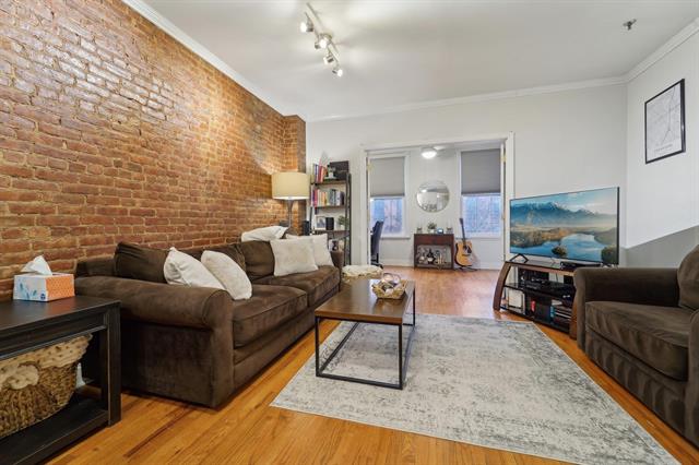 AgentMikeCheck's tweet image. 💥Another Luxury Listing SOLD 
MC Luxury Living/Michael Check💥 
919 Park Ave. #2R Hoboken, NJ  2BR | 1Bth | 834 Sq. Ft. 

This was such a great transaction! My client rose to the top in a six-person bidding war, and I couldn’t be happier for her. Huge thanks to everyone!✨