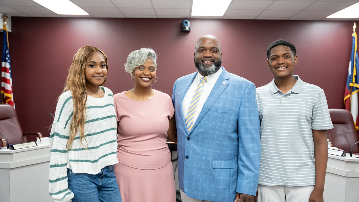 #WISDfamily - Our Board of Trustees has announced the retirement of Kevin Moran and the selection of Bennie Mayes, who currently serves as the chief of secondary schools, as the lone finalist to become the district’s new superintendent.  wisd.fyi/leadershipchan…