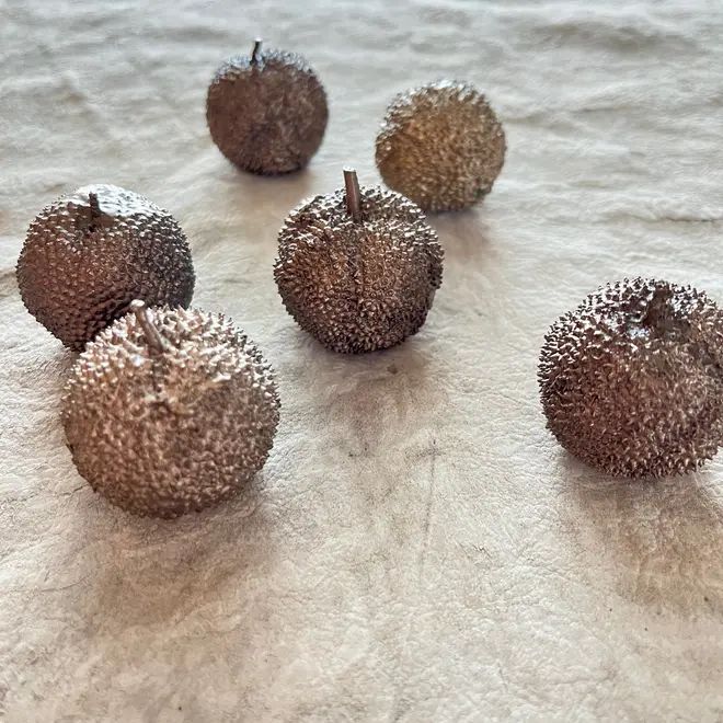 pmaCraftShow's tweet photo. "We create unique cast bronze vessels, trays, and botanicals. We use the lost wax process to make lasting and unique decorative and functional objects." -Jennifer Joseph &amp; Chris Collins

https://t.co/Y7KdiLqtF7

#MetalArt #Metal #ContemporaryArt #PMACraftShow
" https://t.co/exM2iVnggX