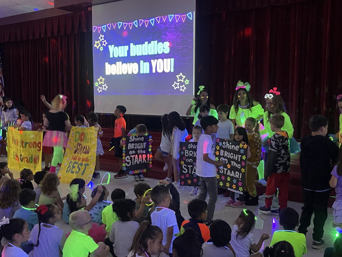 Great pep rally this morning!! ⁦<a href="/NISDCarson/">Carson Elementary</a>⁩ Cowboys were glowing!🌟✨