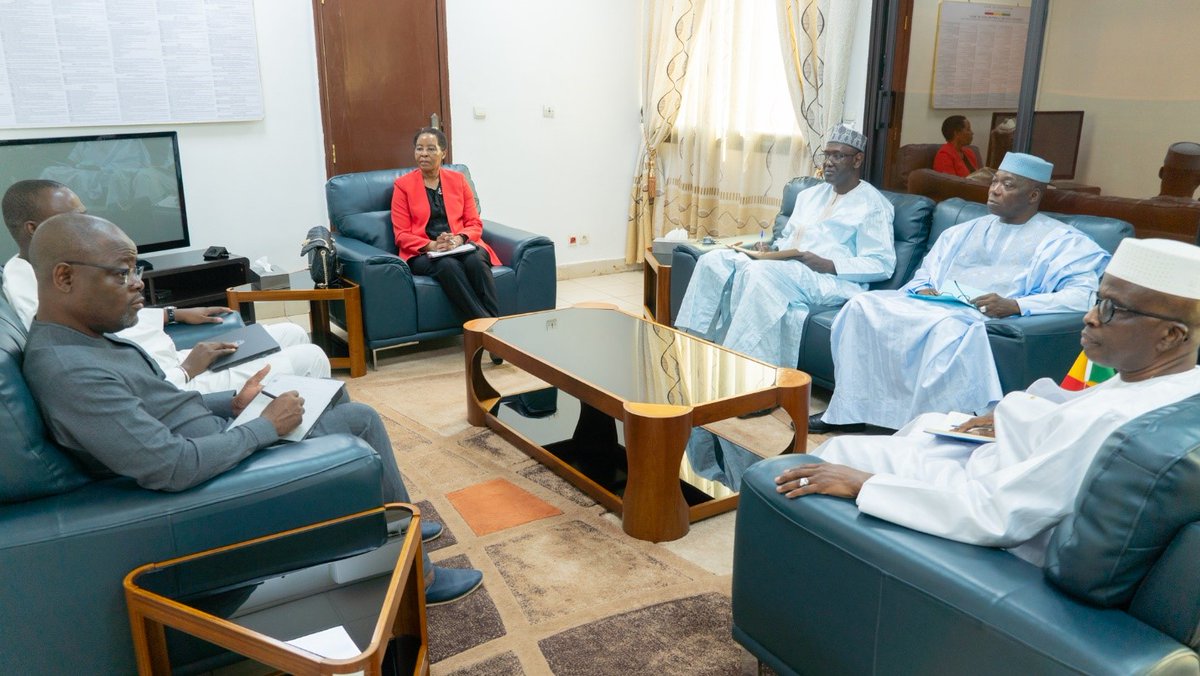 Le Vérificateur Général M. Samba Alhamdou BABY a reçu Mme Clara DE SOUSA, Directrice des Opérations de la Banque mondiale pour le Sahel. Les échanges ont porté sur l’amélioration de la gouvernance au Mali et la dynamique du partenariat entre les deux Institutions.