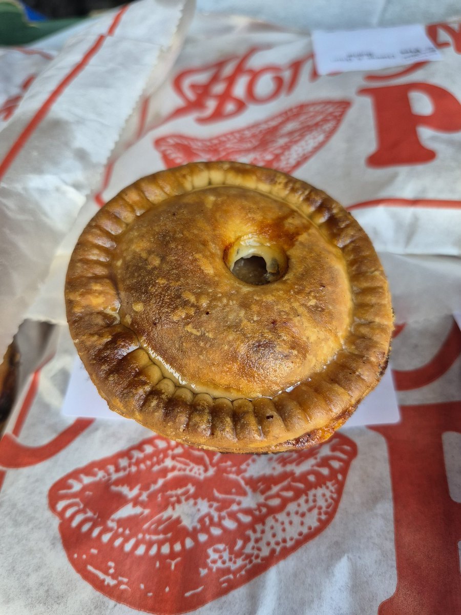 thelifeofpies's tweet image. Got to keep the @josephsgoal fed. This time it is pork pies from the legendary Cowards of Frodsham 😍😍😍 #pie #porkpie