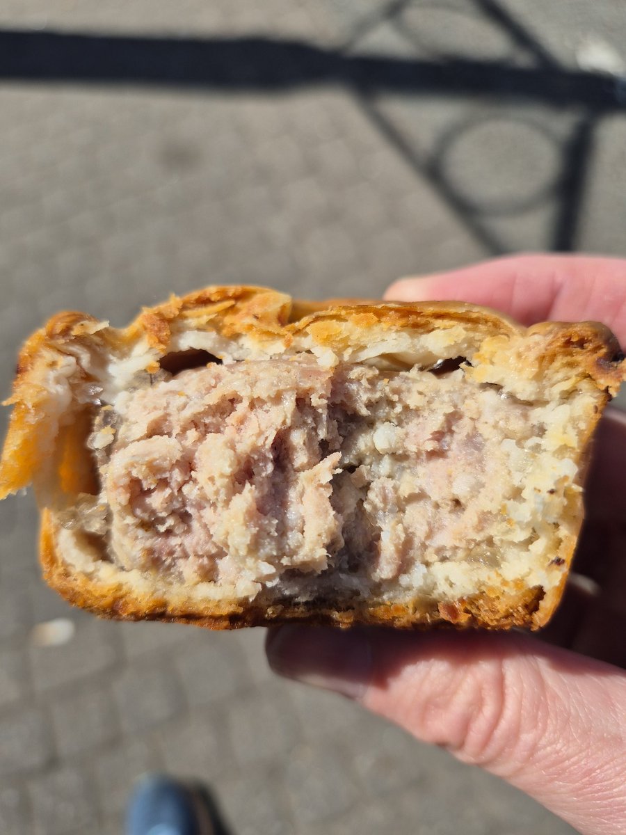 thelifeofpies's tweet image. Got to keep the @josephsgoal fed. This time it is pork pies from the legendary Cowards of Frodsham 😍😍😍 #pie #porkpie