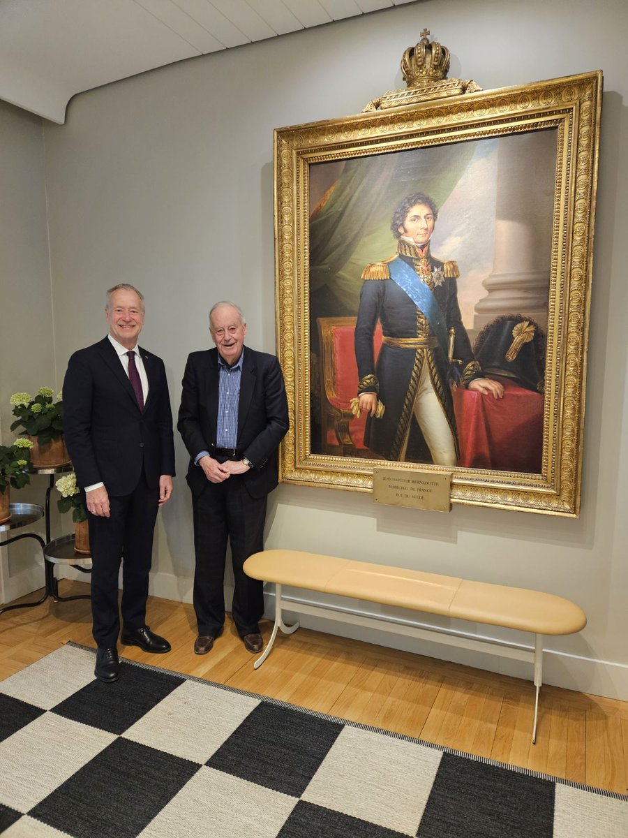 editionscyrano's tweet photo. Son excellence Hakan Akesson, ambassadeur de Suède en France a reçu Erik Egnell qui lui a présenté son ouvrage "Le Corse et le Béarnais". #Napoléon #Bernadotte #CharlesXIVJean https://t.co/D9aIQvtIZi https://t.co/CB7dfobfA9