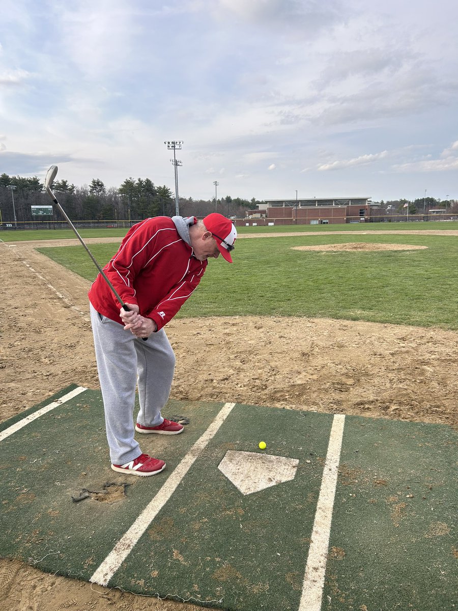 In honor of the Masters, the Hawks ended practice yesterday with a chipping contest.

Could be a minute before some of these guys head to Augusta!

#PlayWithConfidence