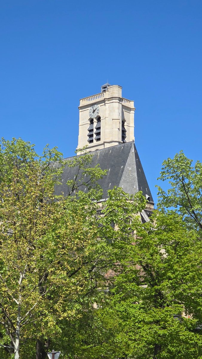 FrederiFerlicot's tweet image. La restauration très réussie du clocher de l&apos;église Saint-Gervais (Paris centre) donne toute sa mesure sous le soleil de printemps. 👍
