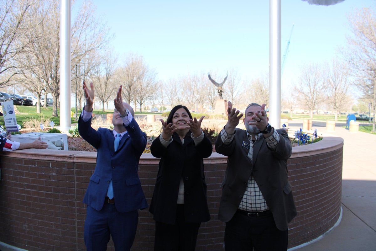 This morning, we concluded our #NationalCrimeVictimsRightsWeek activities with the ceremonial dove release outside of the DA's Office.
We were joined by Adams County Commissioners Steve O'Dorisio and Lynn Baca as well as various law enforcement partners.