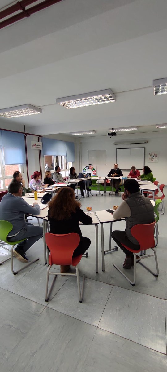 Con el cuarto programa de radio Onda CFIE,  y la entrevista al Jefe de Servicio FPII, <a href="/fjmagdafuente/">Javier Magdaleno</a> y las propuestas formativas para el tercer trimestre, desearos a toda la comunidad educativa felices días de descanso! cfiesalamanca.centros.educa.jcyl.es/sitio/ #formaciónCyL Gracias <a href="/CFIESAleng/">Asesoria de Lengua del CFIE de Salamanca</a>