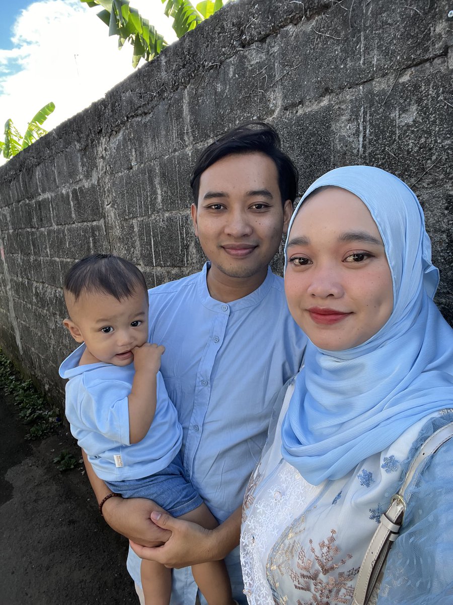 Djafrad's tweet photo. Gatau, padahal aku banyak kurang nya tapi kadang berfikir paling bener, islah diri dan intim komunikasi, kadang waktunya dengerin kadang waktunya nge iya in. Doain kami terus yaa samawa.. i love my family ❤️❤️ https://t.co/SSrvoauIul