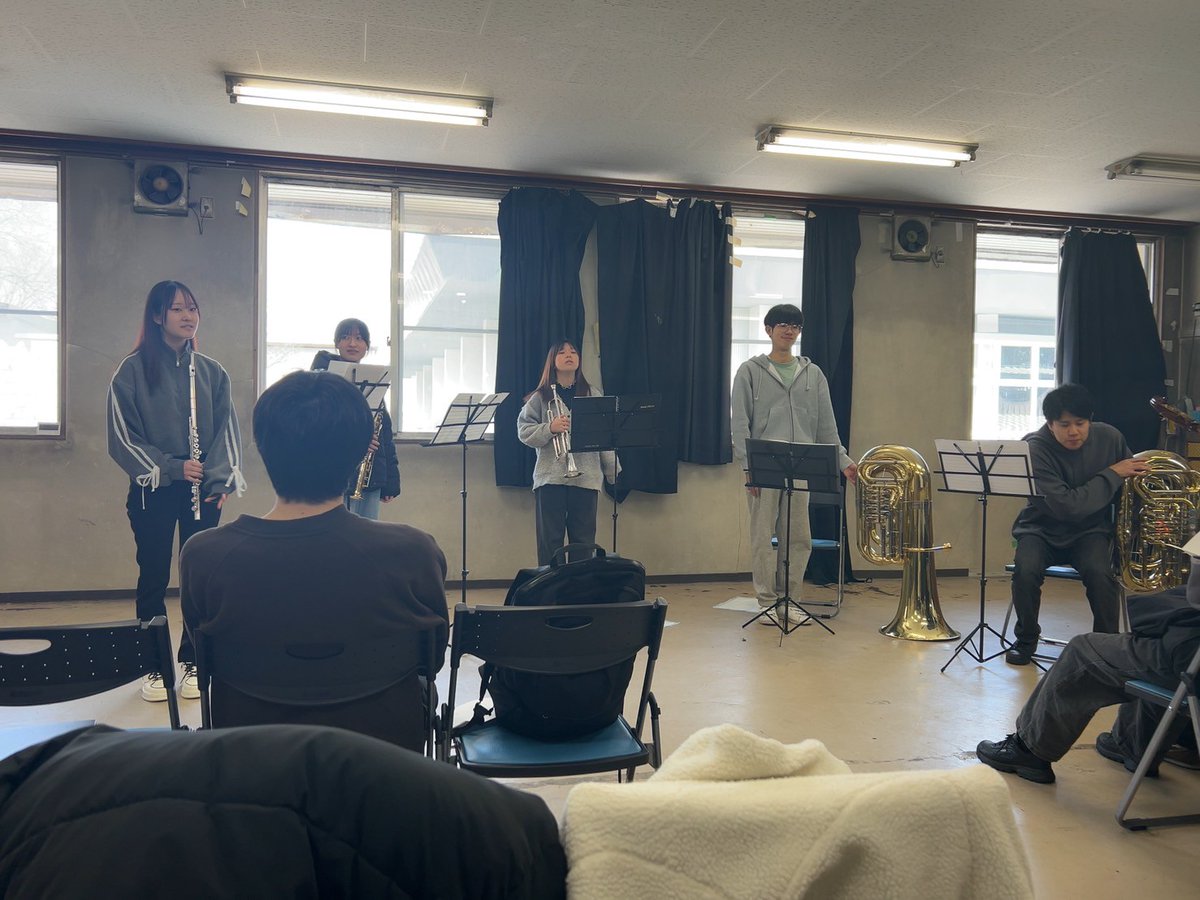 YU_tech_wind's tweet photo. こんにちは！新年度を迎え、初めてのイベントとして春のアンサンブルを行いました。
移行生との交流もでき、楽しく行うことができました！(中の人もいっぱい話せてうれしいです👏)
これから新歓も行いますので、初心者、経験者問わず入団お待ちしております🙇
また見学もいつでもお越しください😊 https://t.co/3cJvOMcGjK