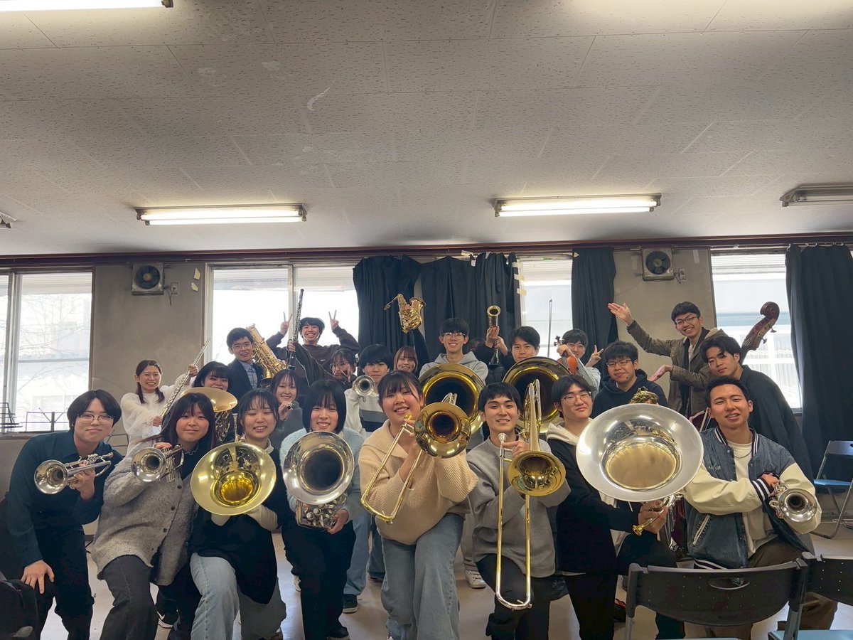 YU_tech_wind's tweet photo. こんにちは！新年度を迎え、初めてのイベントとして春のアンサンブルを行いました。
移行生との交流もでき、楽しく行うことができました！(中の人もいっぱい話せてうれしいです👏)
これから新歓も行いますので、初心者、経験者問わず入団お待ちしております🙇
また見学もいつでもお越しください😊 https://t.co/3cJvOMcGjK