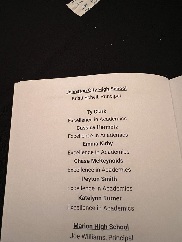 Our high school's top six seniors in academics attended the Southern Illinois Society for High School Academic banquet last night at SIU.  We're so proud of them. 

▪️Ty Clark 
▪️ Cassidy Hermetz 
▪️ Emma Kirby 
▪️ Chase McReynolds 
▪️Peyton Smith 
▪️ Katelynn Turner