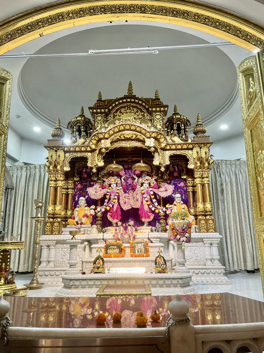 janvi_223's tweet photo. Finding peace and serenity at Akshardham Temple, ISKCON in Delhi. Such a beautiful experience🛕✨🥰 before heading to BITS Pilani! https://t.co/0bwfbYCObI