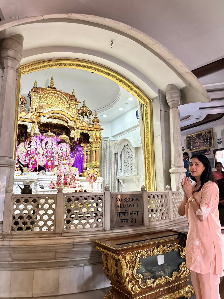janvi_223's tweet photo. Finding peace and serenity at Akshardham Temple, ISKCON in Delhi. Such a beautiful experience🛕✨🥰 before heading to BITS Pilani! https://t.co/0bwfbYCObI