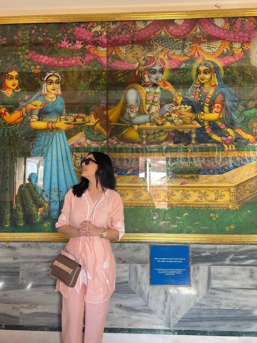 janvi_223's tweet photo. Finding peace and serenity at Akshardham Temple, ISKCON in Delhi. Such a beautiful experience🛕✨🥰 before heading to BITS Pilani! https://t.co/0bwfbYCObI