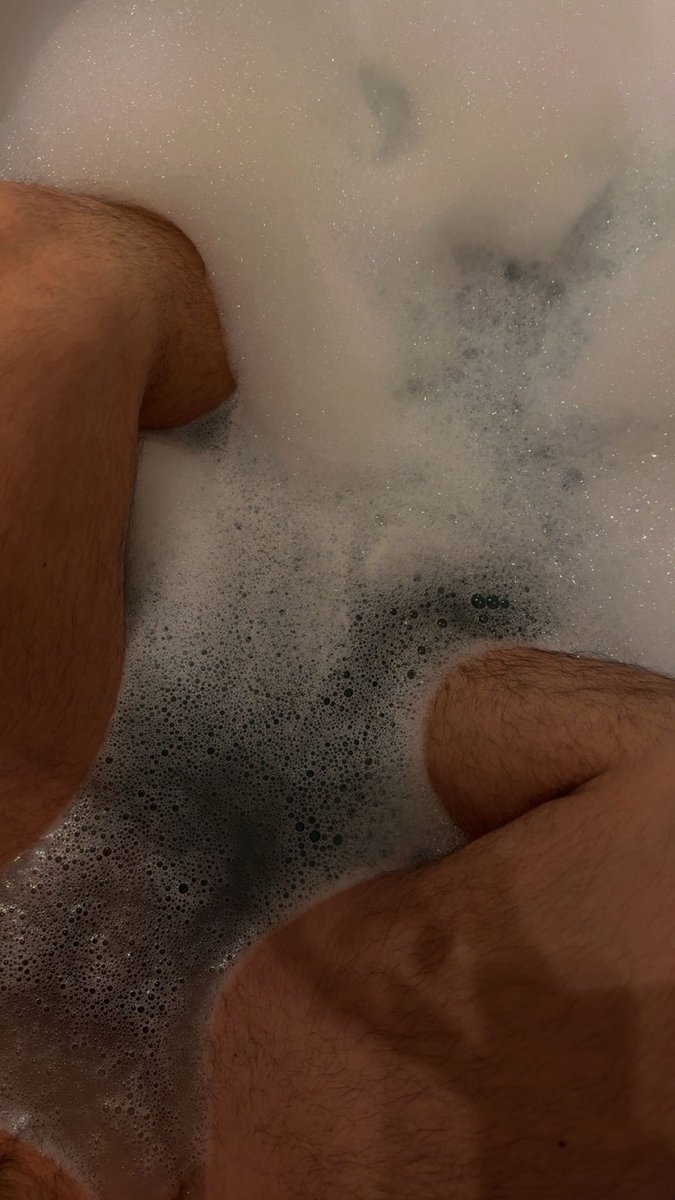 97polishboy's tweet photo. W piątki leżę w wannie 🛁 https://t.co/UFt8NUkdaM