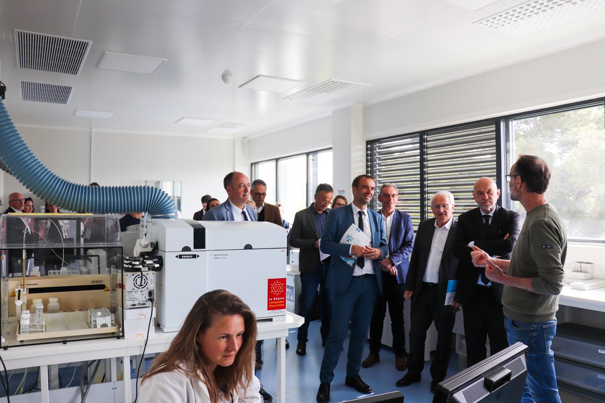 umontpellier's tweet photo. #Eau 💧 Hydropolis UM accueille @MDelafosse pour une visite de ses laboratoires et ses plateformes techniques et pour échanger sur les enjeux de l’eau et des activités phares @IcirewardUnesco @HydroSciencesMp @osuoreme @PoleAquaValley https://t.co/AwKEvhGsAX