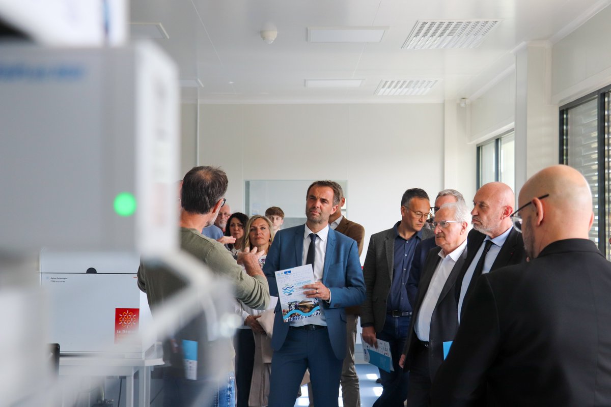 umontpellier's tweet photo. #Eau 💧 Hydropolis UM accueille @MDelafosse pour une visite de ses laboratoires et ses plateformes techniques et pour échanger sur les enjeux de l’eau et des activités phares @IcirewardUnesco @HydroSciencesMp @osuoreme @PoleAquaValley https://t.co/AwKEvhGsAX