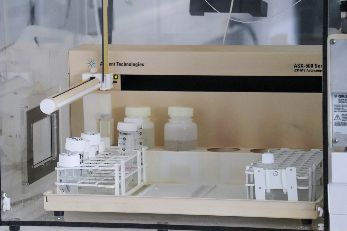 umontpellier's tweet photo. #Eau 💧 Hydropolis UM accueille @MDelafosse pour une visite de ses laboratoires et ses plateformes techniques et pour échanger sur les enjeux de l’eau et des activités phares @IcirewardUnesco @HydroSciencesMp @osuoreme @PoleAquaValley https://t.co/AwKEvhGsAX