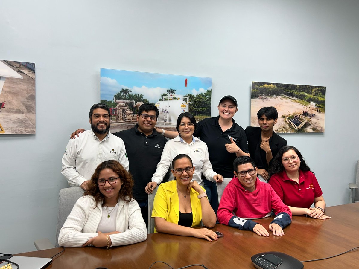 GeolisMx's tweet photo. En Geolis y Somos + Decididos impulsamos el Taller de Reciclaje para fomentar la conciencia ecológica y el manejo responsable de residuos. ¡Vamos por más! 

#GeolisSustentable #Reciclaje https://t.co/CejiIYJcFb