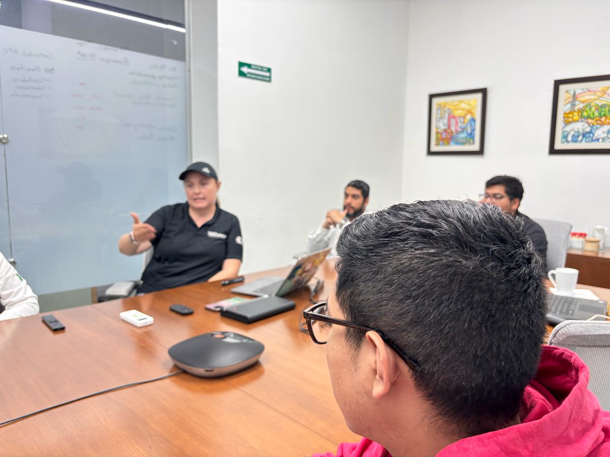 GeolisMx's tweet photo. En Geolis y Somos + Decididos impulsamos el Taller de Reciclaje para fomentar la conciencia ecológica y el manejo responsable de residuos. ¡Vamos por más! 

#GeolisSustentable #Reciclaje https://t.co/CejiIYJcFb