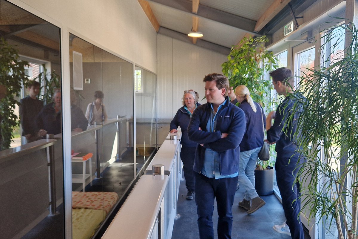 Samen met VVD-Kamerlid <a href="/ThomvCampen/">Thom van Campen</a> bezochten we deze week het nieuwe Hondencentrum van de <a href="/Hondbescherming/">Koninklijke Hondenbescherming 🐕</a> in Den Ham. Na een rondleiding bespraken we de problematiek bij rashonden en bijtincidenten. Lees een terugblik op onze website: dierencoalitie.nl/thom-van-campe…