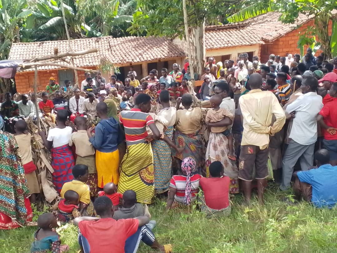 CnddB43209's tweet photo. Muri urwo rugendo abagumyabanga bibukijwe ko bokwima amatwi abaza kubahendahenda narirya amatora yimirije,kuja gutora amakara yitora, kubumbatira amahoro numutekano no kubungabunga umwimbu narirya mukarere ikirere kitagenz neza
@DorianeMunezero
@ReverieNdikuriyo https://t.co/Y8TaX8VPKH