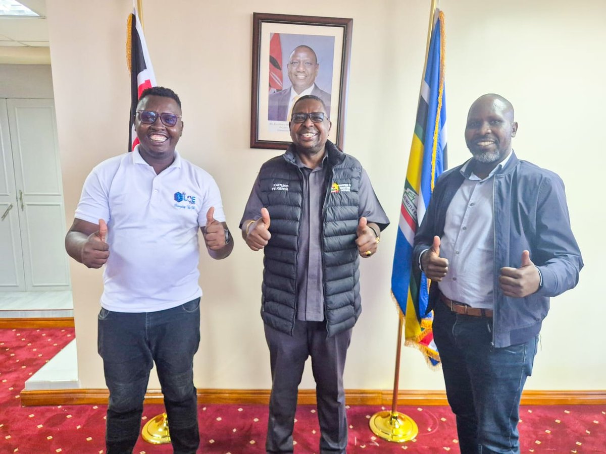 Our CEO <a href="/gilbert_were5/">Gilbert Were</a>, alongside <a href="/Sote_Hub/">Sote Hub</a> CEO &amp; Blue Economy Summit Convener <a href="/DavidOgiga/">DavidOgiga</a>, had the honor of presenting a special gift to outgoing Principal Secretary for Maritime and Shipping Affairs, Mr. <a href="/GeoffreyKaituko/">Amb (PS)Geoffrey KAITUKO, CBS 🇰🇪</a>.

The gift symbolizes Mr. Kaituko’s exemplary