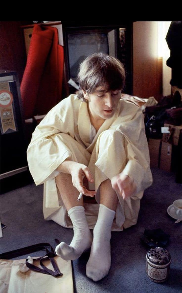 fotosdosbeatles's tweet photo. John em Tóquio. 1966. https://t.co/zNR0KJHASM