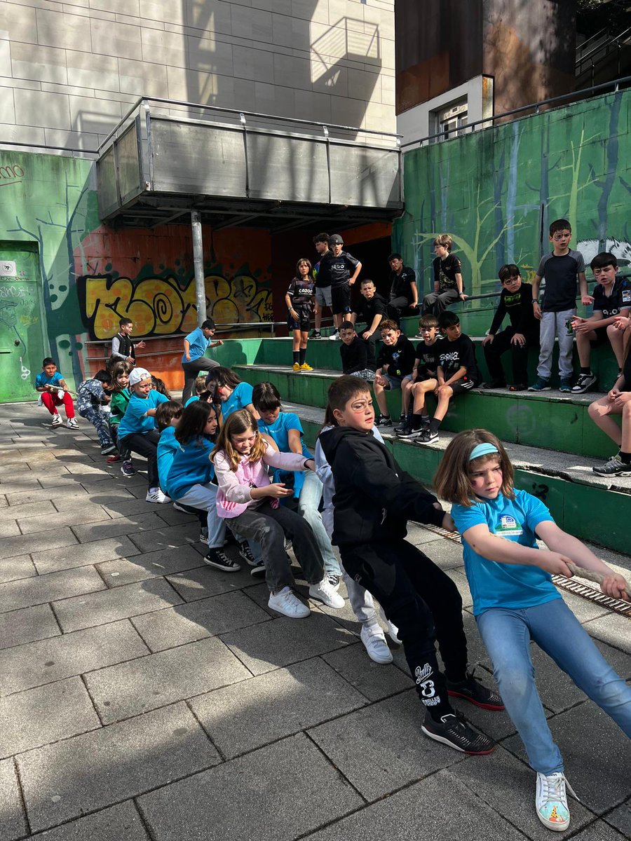 MRE_Eskola's tweet photo. EUS - Gaur Bizipozaren eskolen arteko eguna ospatu dugu. Primeran pasa dugu auzoko eskolan artean!

ES - Hoy hemos celebrado el día de Bizipoza. ¡Lo hemos pasado genial!

#bizipoza #LH #MRE #egia https://t.co/IbEUOS4sPO