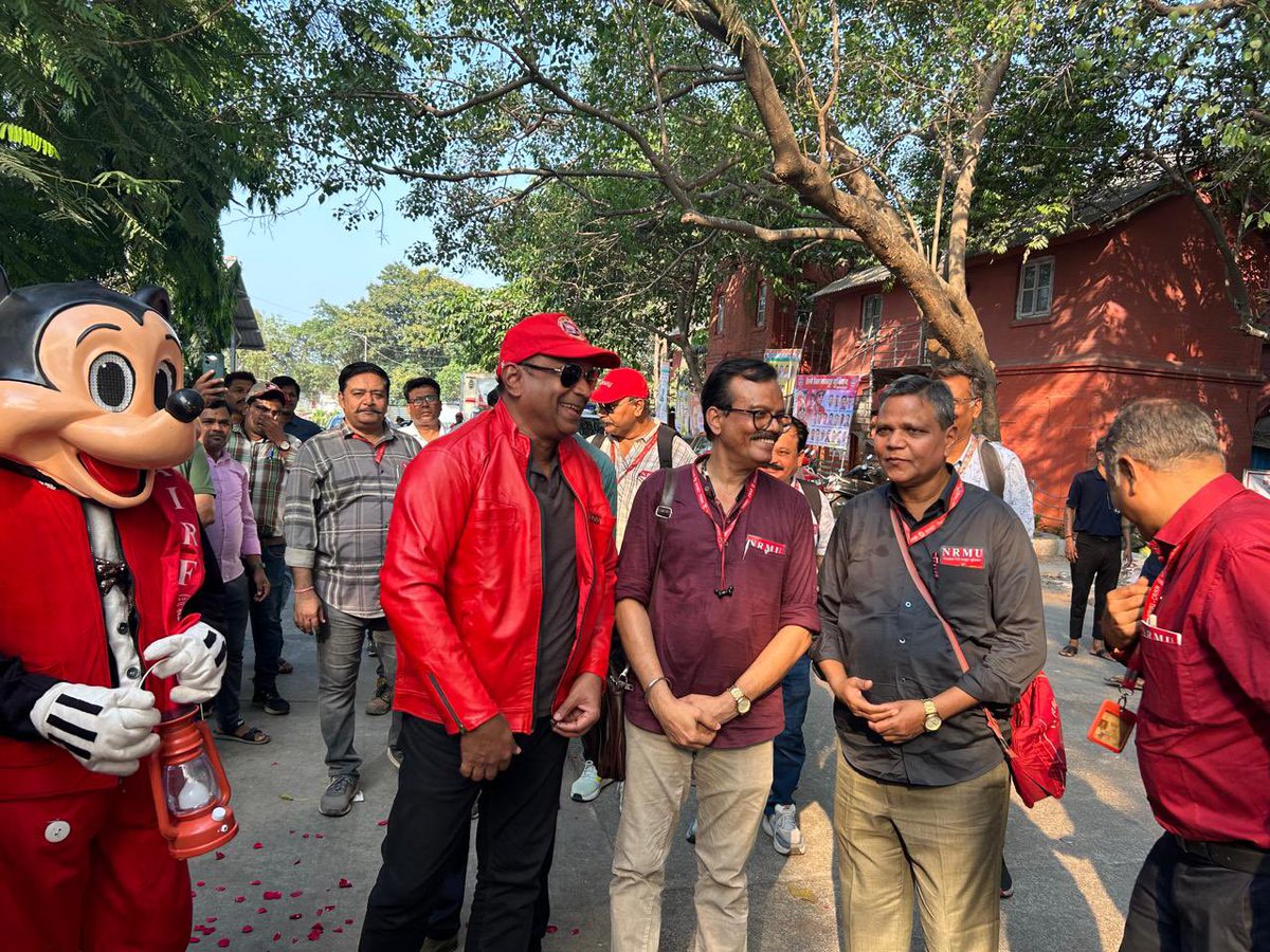 venupnair_nrmu's tweet photo. TGCM &amp; Opening ceremony of WB branch held today in new union office Wadi Bunder at 17 hrs. It was grant success. …..🙏🏻🚩🚩🚩🚩 https://t.co/8yKsl9ftae