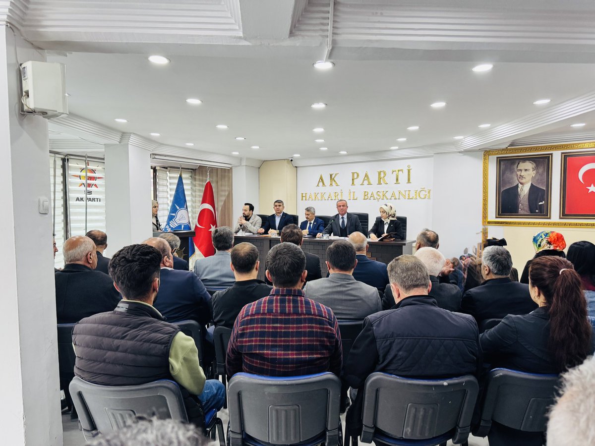 KayaZeydin's tweet photo. 📍 AK Part Hakkari İl Başkanlığı 

✅ İl Yönetim Kurulu İstişare ve Değerlendirme Toplantısı

Genel Merkez Teşkilat Başkan Yardımcımız, Ortadoğu Anadolu Bölge Koordinatörümüz, Adıyaman Milletvekilimiz, Sn Av. @MustafaAlkayis Başkanlığında;

Yönetim Kurulu Üyelerimiz İstişare ve Değerlendirme Toplantımızı gerçekleştirdik.

Teşkilatımız ile Hakkari'miz olarak, Cumhurbaşkanımız, Genel Başkanımız Sn Recep Tayyip ERDOĞAN‘ın ve Kıymetli Teşkilat Başkanımız Sn. Ahmet BÜYÜKGÜMÜŞ’ün selamlarını almanın gururunu yaşadık.

Sayın başkanımızın, ilk ziyaretlerini Hakkari'mizden başlatması, samimiyeti ve teşkilat çalışmalarımıza dair tavsiye ile talimatları bizi ziyadesiyle memnun etti. 

Genel Başkanımız ve Cumhurbaşkanımız Sayın Recep Tayyip ERDOĞAN liderliğinde; Ülkemiz, Milletimiz, Hakkari'miz ve AK Partimiz için hep birlikte daha güçlü bir gelecek için var gücümüzle çalışmaya, AK Davamızı ve AK Partimizi büyütmeye devam edeceğiz.

Bu kutlu yolda, Rabbim yar ve yardımcımız olsun. 

Birliğimiz, dirliğimiz ve kardeşliğimiz daim olsun.

Toplantımızın hayırlara vesile olmasını dileriz.

@Akparti 
@RTErdogan 
@abuyukgumus 
@Mustafaalkayis 
@HasimTaskiran