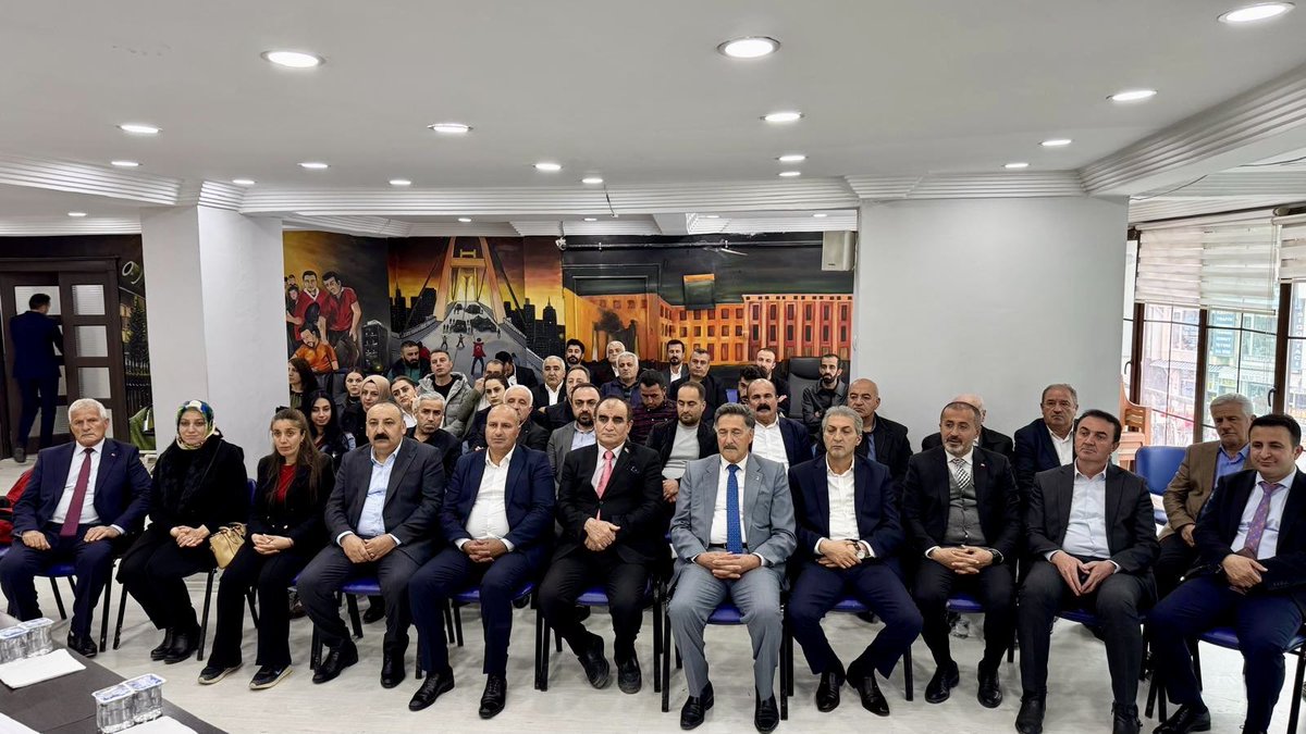 KayaZeydin's tweet photo. 📍 AK Part Hakkari İl Başkanlığı 

✅ İl Yönetim Kurulu İstişare ve Değerlendirme Toplantısı

Genel Merkez Teşkilat Başkan Yardımcımız, Ortadoğu Anadolu Bölge Koordinatörümüz, Adıyaman Milletvekilimiz, Sn Av. @MustafaAlkayis Başkanlığında;

Yönetim Kurulu Üyelerimiz İstişare ve Değerlendirme Toplantımızı gerçekleştirdik.

Teşkilatımız ile Hakkari'miz olarak, Cumhurbaşkanımız, Genel Başkanımız Sn Recep Tayyip ERDOĞAN‘ın ve Kıymetli Teşkilat Başkanımız Sn. Ahmet BÜYÜKGÜMÜŞ’ün selamlarını almanın gururunu yaşadık.

Sayın başkanımızın, ilk ziyaretlerini Hakkari'mizden başlatması, samimiyeti ve teşkilat çalışmalarımıza dair tavsiye ile talimatları bizi ziyadesiyle memnun etti. 

Genel Başkanımız ve Cumhurbaşkanımız Sayın Recep Tayyip ERDOĞAN liderliğinde; Ülkemiz, Milletimiz, Hakkari'miz ve AK Partimiz için hep birlikte daha güçlü bir gelecek için var gücümüzle çalışmaya, AK Davamızı ve AK Partimizi büyütmeye devam edeceğiz.

Bu kutlu yolda, Rabbim yar ve yardımcımız olsun. 

Birliğimiz, dirliğimiz ve kardeşliğimiz daim olsun.

Toplantımızın hayırlara vesile olmasını dileriz.

@Akparti 
@RTErdogan 
@abuyukgumus 
@Mustafaalkayis 
@HasimTaskiran