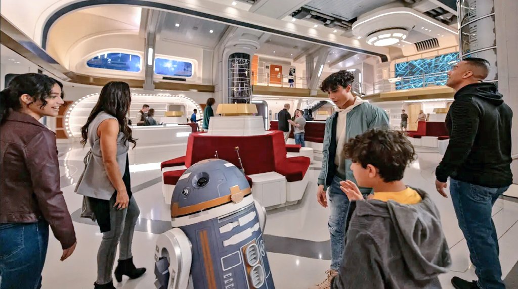 White Lotus Season 4 but it takes place on the Galactic Starcruiser