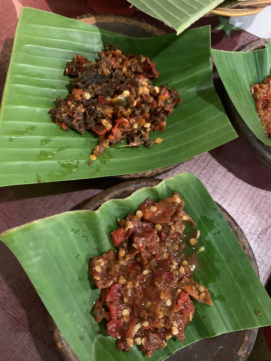 Hanifatulaf's tweet photo. Masih selalu jadi menu anadalan kalo ke SS (sambel terasi segar &amp; sambal belut ) sampe hohahoheh ini mulut 😋😂 https://t.co/pAcR2FqIf9