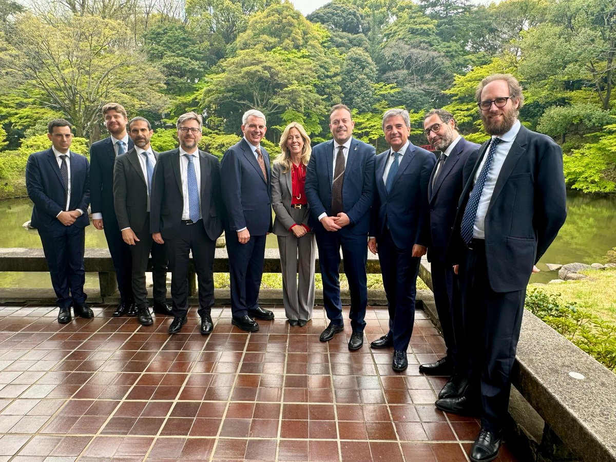 Diplomazia parlamentare in azione a Tokyo con incontri della delegazione italiana del gruppo di amicizia 🇮🇹🇯🇵 con i colleghi giapponesi e i Presidenti delle Commissioni Esteri e Salute. Interessante dialogo su cooperazione bilaterale nel quadro del Partenariato Strategico.