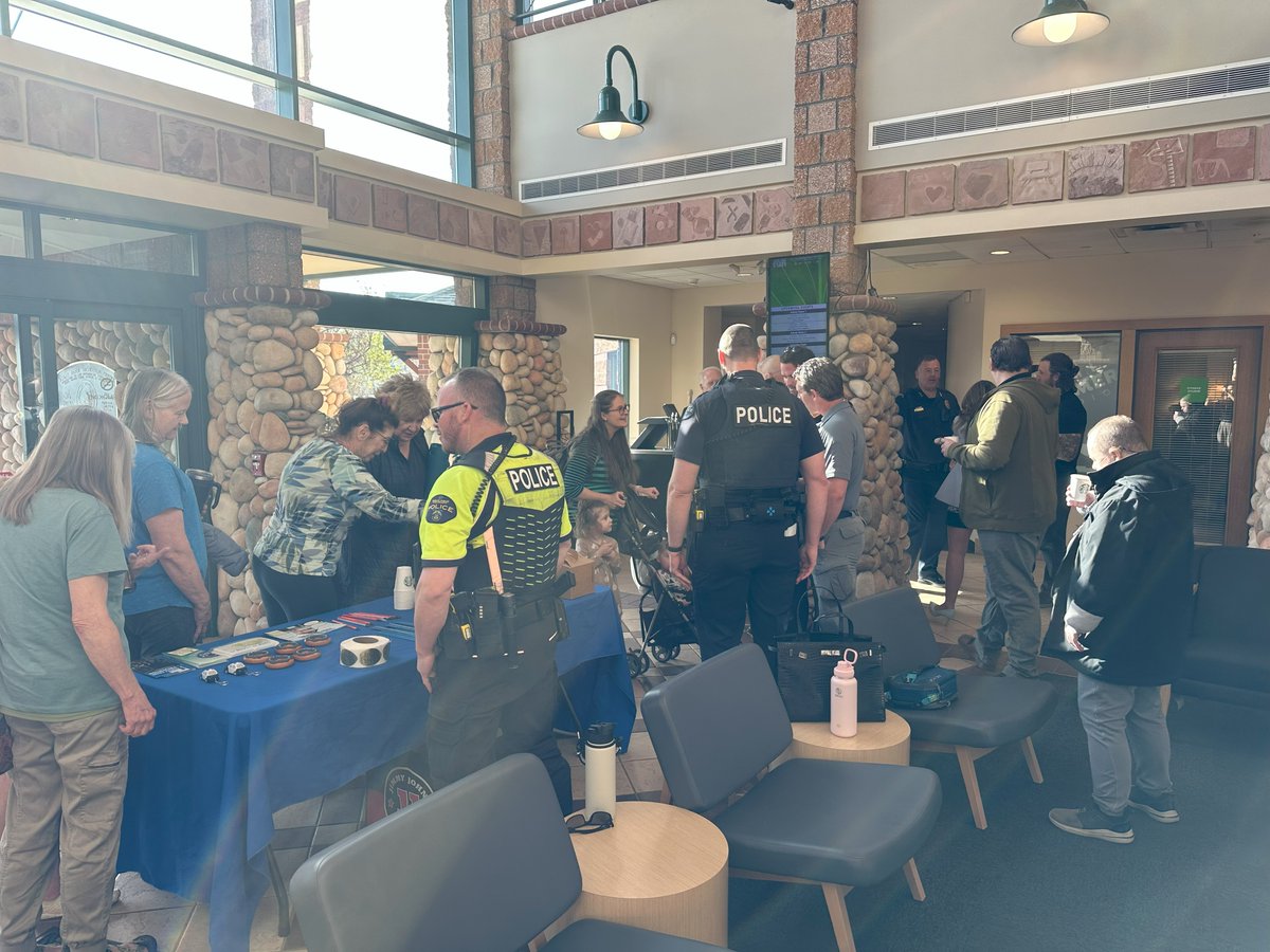 WheatRidgePD's tweet photo. We want to thank everyone who stopped by our #CopsInTheCommunity event at the Wheat Ridge Rec Center this week. As the weather gets warmer, weβll be holding these events more frequently to build relationships with the community we serve. https://t.co/UQ2tmkPpTu